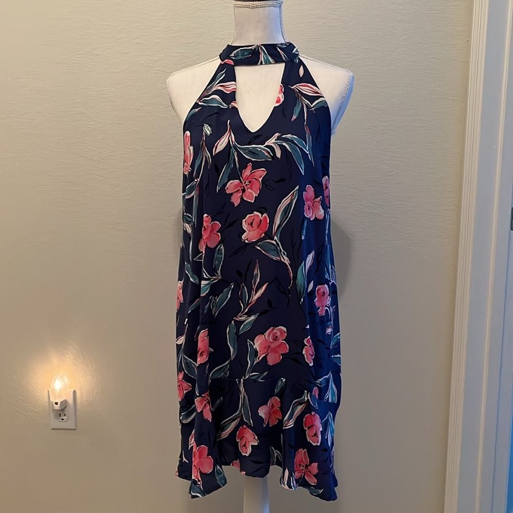 Sleeveless floral, V-neck, swing bottom dress
